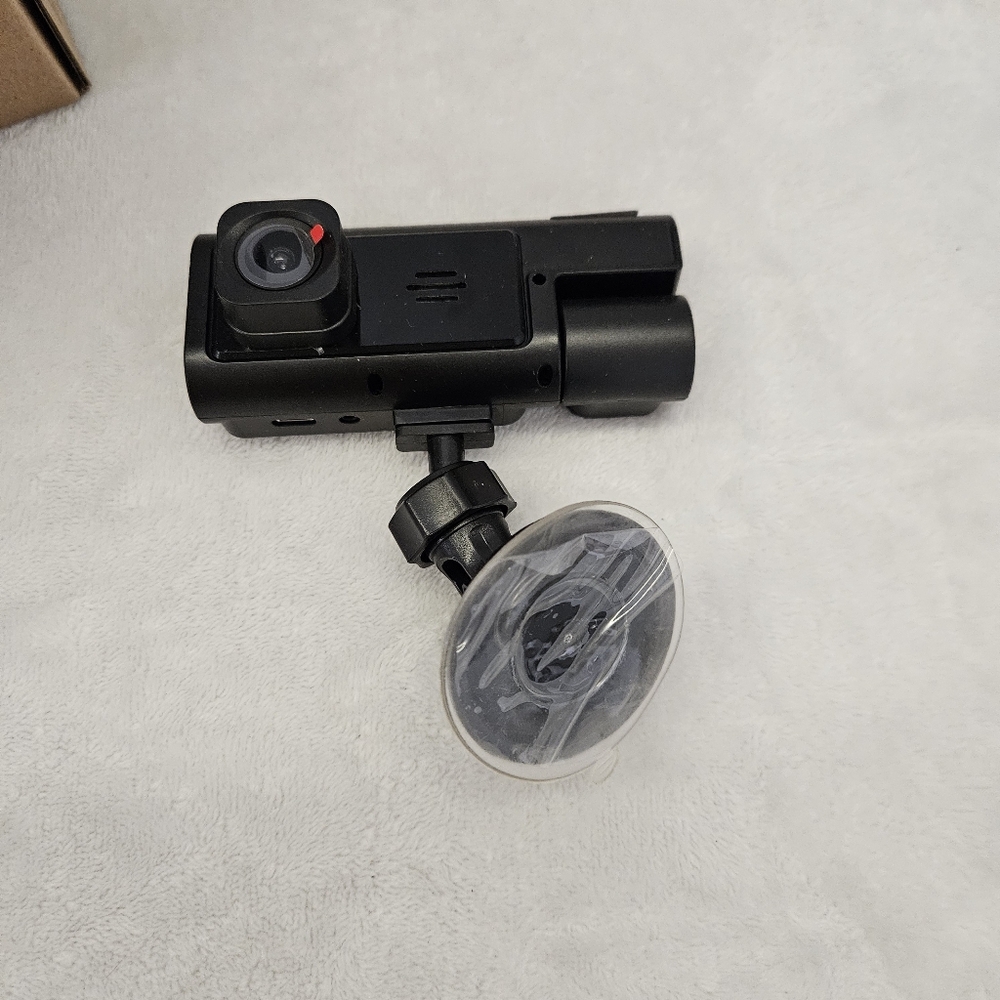 Black Dash Cam with Suction Mount - Picture 7 of 10